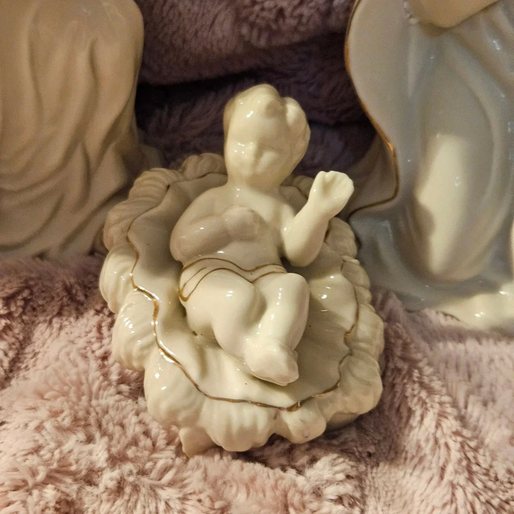 VTG‎ Ivory Porcelain Nativity Set Holy Family Joseph Mary Baby Jesus Gold Accent